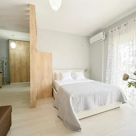 Apartment Re Deluxe Studio Golem (Tirana)